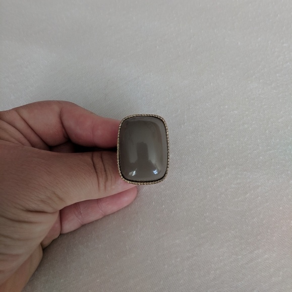 Gray rectangular statement ring - Picture 3 of 4